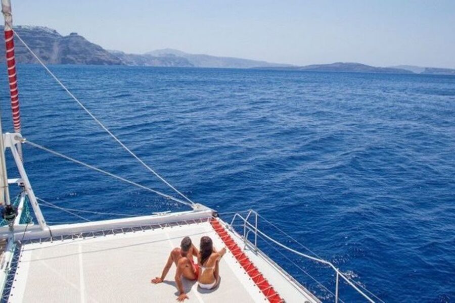 Santorini: Dream Catcher 5-hour Sailing Trip in the Caldera - The return past Aspronisi to Vlihada