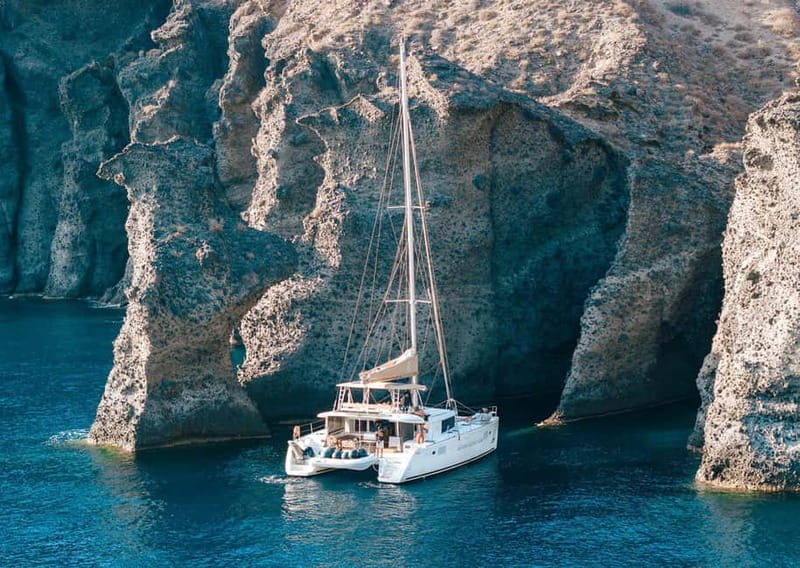 Santorini: Luxury Catamaran Cruise with Lunch, BBQ & Drinks - Why this catamaran route works well