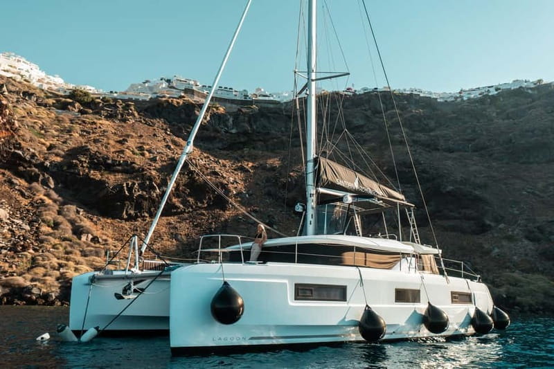 Santorini: Majestic Catamaran Cruise with Meal and Drinks - Starting at Ammoudi and heading into the Caldera