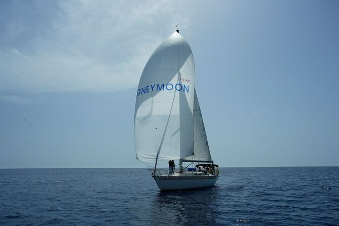 Santorini Oia: Private Sailing Yacht Cruise with Meal and Drinks - Why this private cruise works well in Santorini