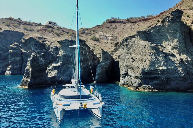 Santorini: Premium Small-Group Catamaran Cruise with Food/Drinks - Why this cruise works well for a Santorini day