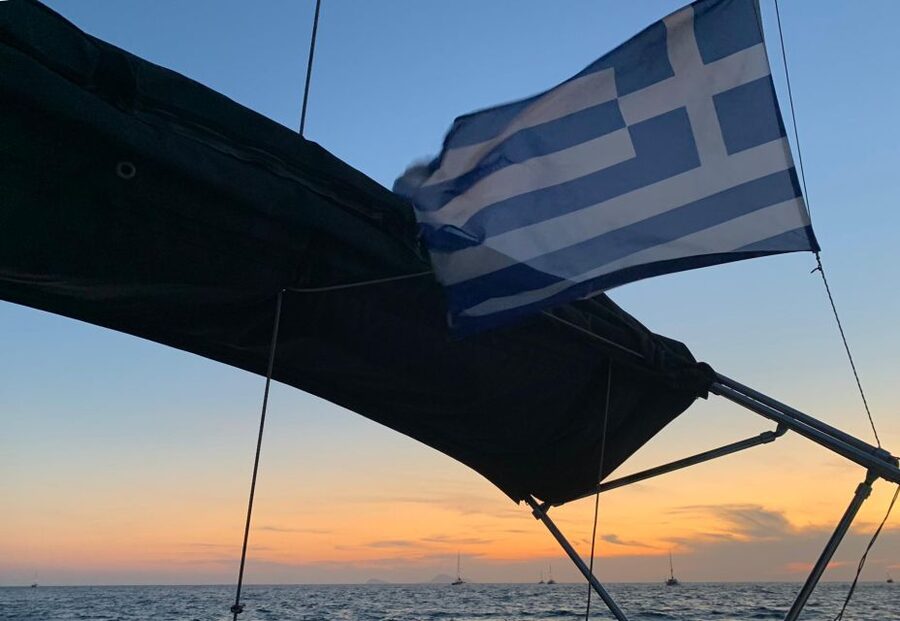 Santorini: Private 5-Hour Sunset Sailing Tour with Dinner - Key Points at a Glance