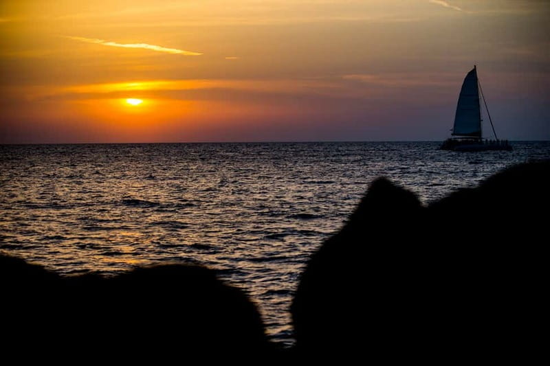 Santorini: Private Catamaran Cruise with BBQ Meal and Drinks - Practical advice before you go