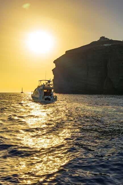 Santorini: Private Yacht Experience of Timeless Elegance - Why a private yacht changes the Santorini day