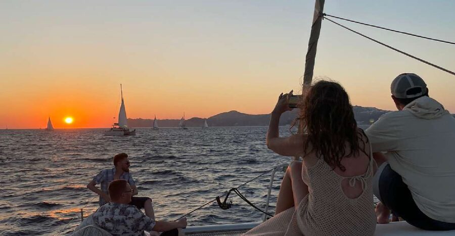 Santorini: Sunset Sailing Cruise, with Dinner and Drinks - What the $141 price really includes