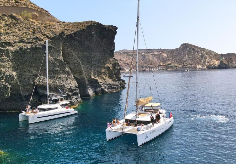 Santorini: Sunset Sailing Cruise, with Dinner and Drinks - From your hotel to Vlychada Port