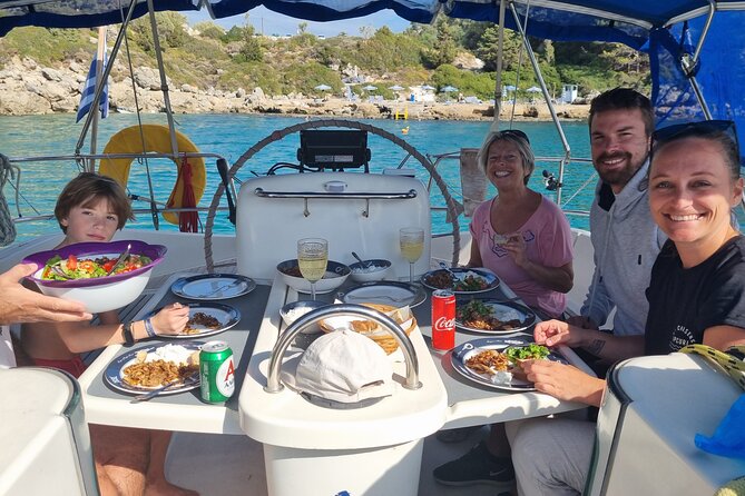 Single day Sail boat cruise with swimming, snorkeling, drinks and lunch - What the seven-hour schedule feels like